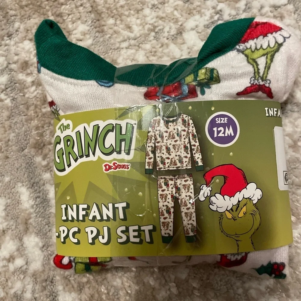 Dr. Seuss Grinch Infant Pajama Set - Green and Red size 12M-NWT